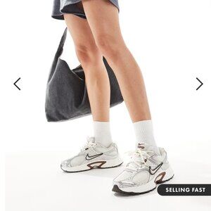 GUC  Nike V5 RNR sneakers in off white and brown